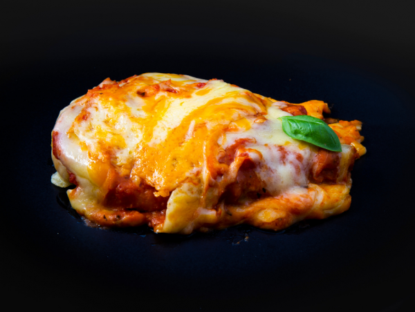 Poulet All’a Parmigiana sur linguini et tomate