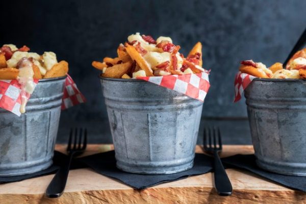 Poutine Keto traditionnelle au bacon