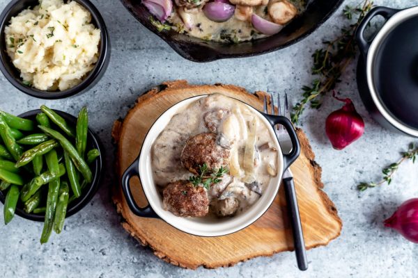 Boulettes de boeuf Stroganoff avec purée de chou-fleur