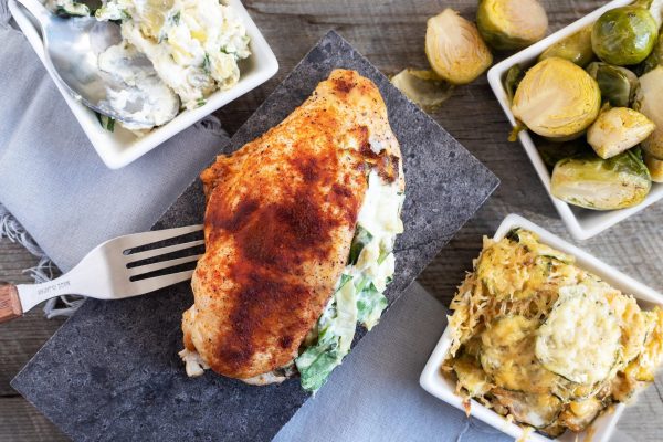 Poulet farci au fromage et brocoli avec choux de Bruxelles sautés (Congelé)