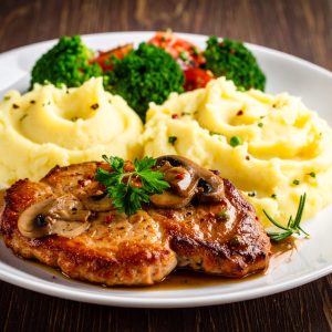 Escalope de porc, sauce aux champignons et romarin