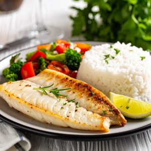 Filet de sole meunière, servi avec riz et légumes