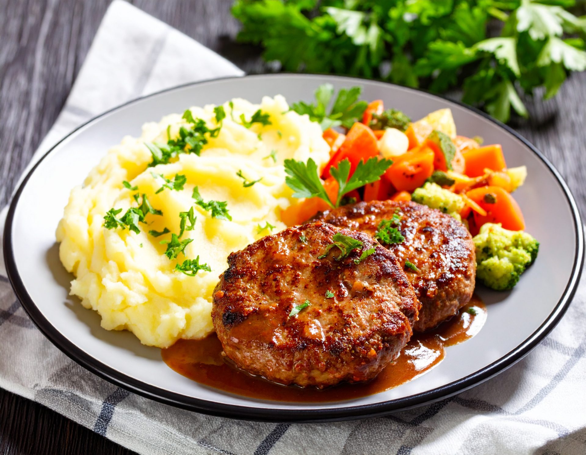 Galette de burger au porc à l’érable et chipotle