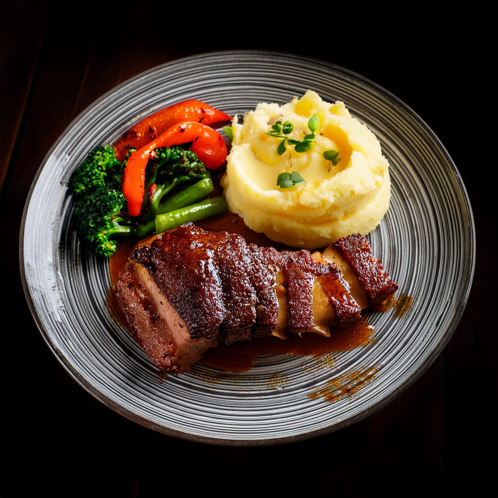 Flanc de bœuf grillé aux 3 poivres et érable