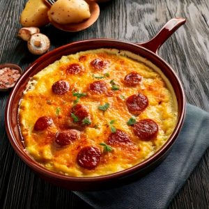 Casserole de saucisse et couscous perlé gratiné