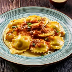 Ravioli au fromage di bufala, sauce crémeuse à la viande