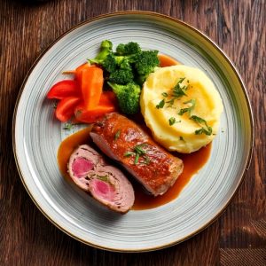 Roulade de bœuf, jambon, épinard et cheddar, sauce au porto