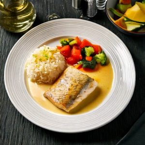 Filet de bassa farci à la goberge, sauce crémeuse au vin blanc